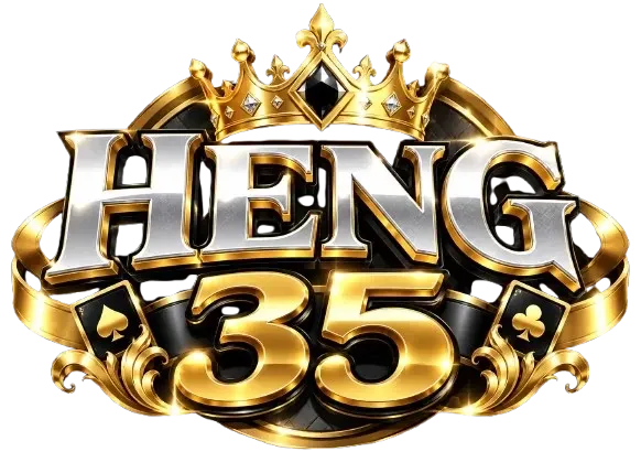 โลโก้ HENG35 มงกุฎทองประดับอัญมณีสีดำอยู่ด้านบนสุดบนวงแหวนทองโค้ง ใต้ลงมาเป็นตัวอักษร HENG สีเงินโครเมียมขอบทอง และตัวเลข 35 สีทองสามมิติ ขนาบสองข้างด้วยโล่ทองที่มีลายไพ่โพดำและดอกจิกสีดำ ฐานล่างเป็นลวดลายทองแบบคลาสสิก